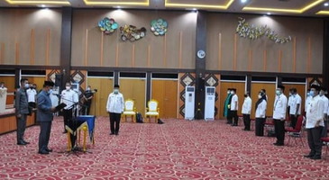 Sekdako Lantik dan Kukuhkan Pejabat Tinggi Pratama, Administrator dan Pejabat Pengawas di Lingkup Pemko Pekanbaru.