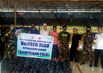 PEDULI MASYARAKAT, BAINTELKAM POLRI DAN BANSER RIAU SALURKAN SEMBAKO