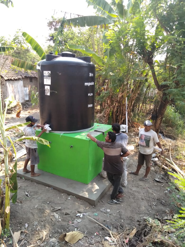 PJB UB JOM Beri Tandon ke Desa Kota Anyar Terdampak PLTU Hadapi Kekeringan