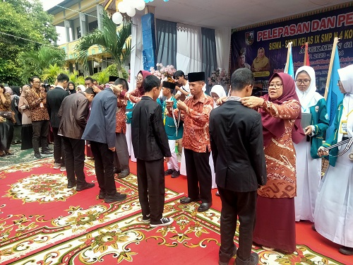 SMPN 4 Pekanbaru Lepas 391 Siswa Kelas IX