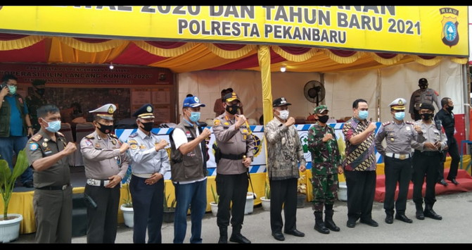 Kapolresta Pekanbaru tinjau Pos PAM pengamanan Natal dan Tahun Baru