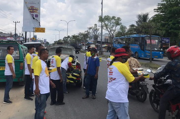 Jum'at Baroqah" AMPG Riau Bagikan Ratusan Nasi Kotak Buat Masyarakat