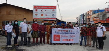 ARA Riau Bagi  Takjil  dan  Masker Kepada  Masyarakat Kota Pekanbaru