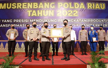 Polresta Pekanbaru Terima Tiga Penghargaan Dari Polda Riau Dan Kemenpan RB