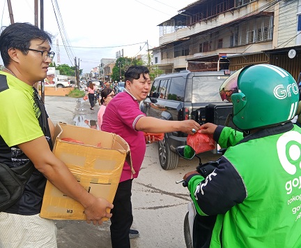 Marga Yang Pekanbaru Bagikan 500 Takjil Buka Puasa